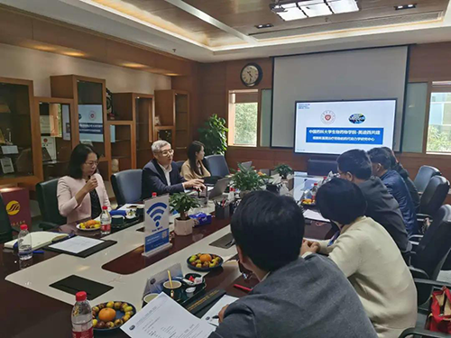 J9九游会老哥俱乐部首席执行官陈春麟博士，商务发展部副总裁蔡金娜博士等人热情接待了金能明书记一行。