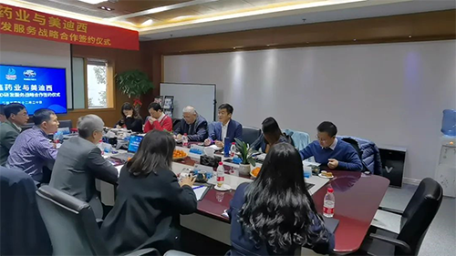 力鑫药业董事长&总经理高悦译、副总经理张倩、首席技术官陈成斌、研发商务总监刘恩桂、总经办主任张梦晗