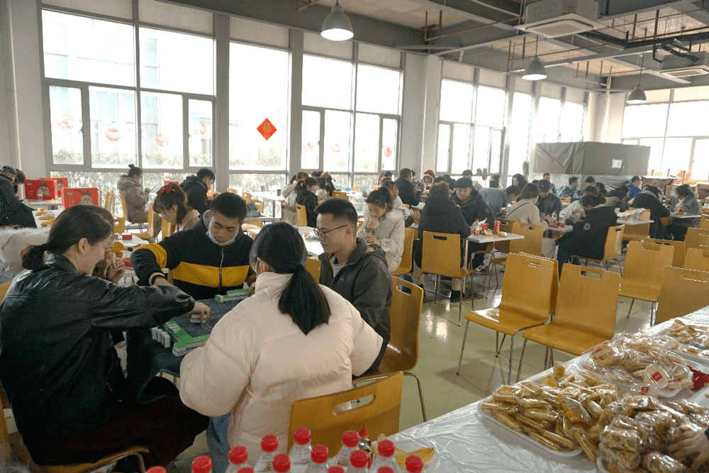 在春节 “乐七天” 活动中，J9九游会老哥俱乐部给留沪过春节的员工准备了丰富多彩的活动